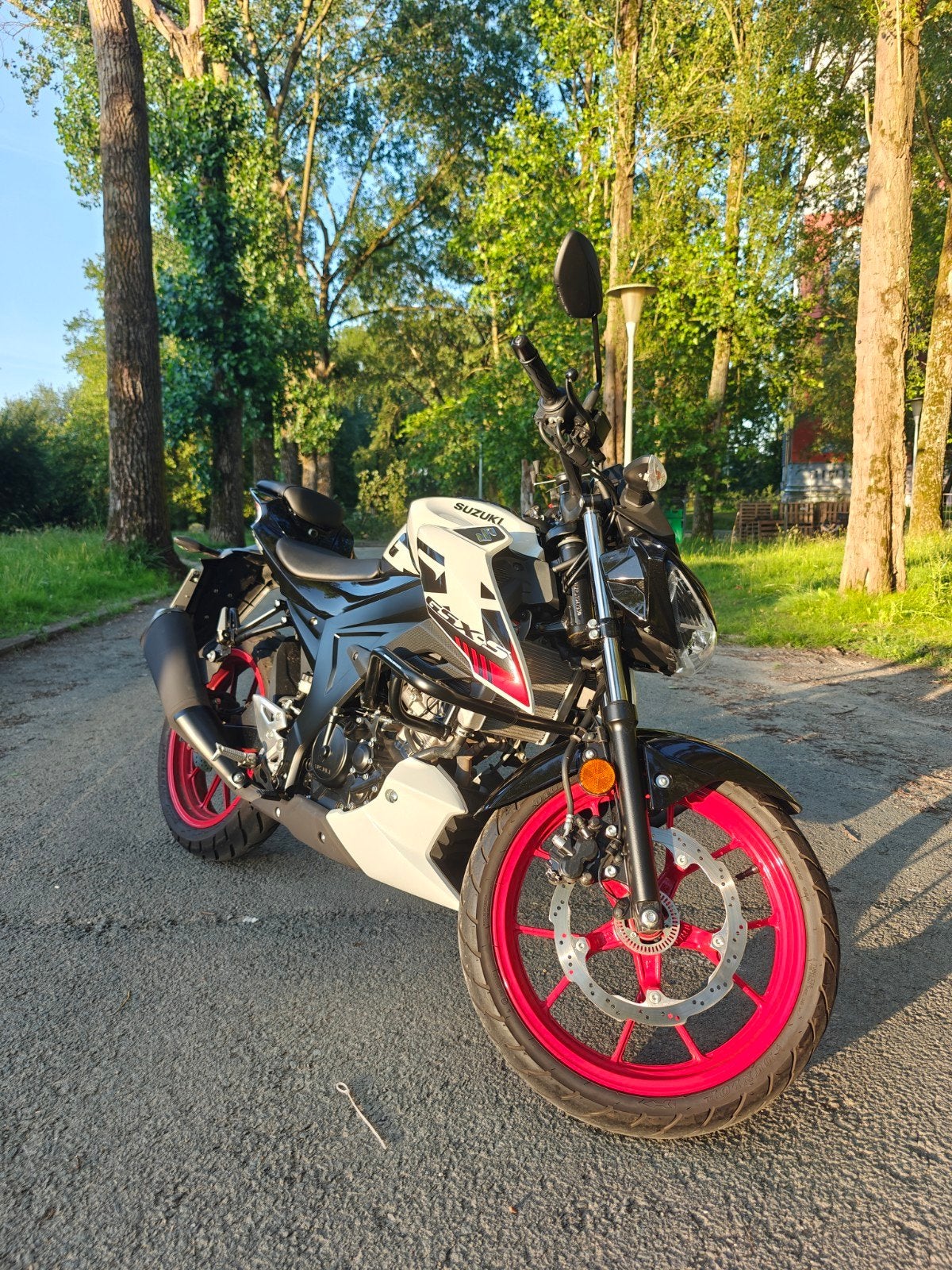 Suzuki GSX-S125 2024, Permis Moto A1 minimum, Particulier, Éclairage LED, 1 cylindre
