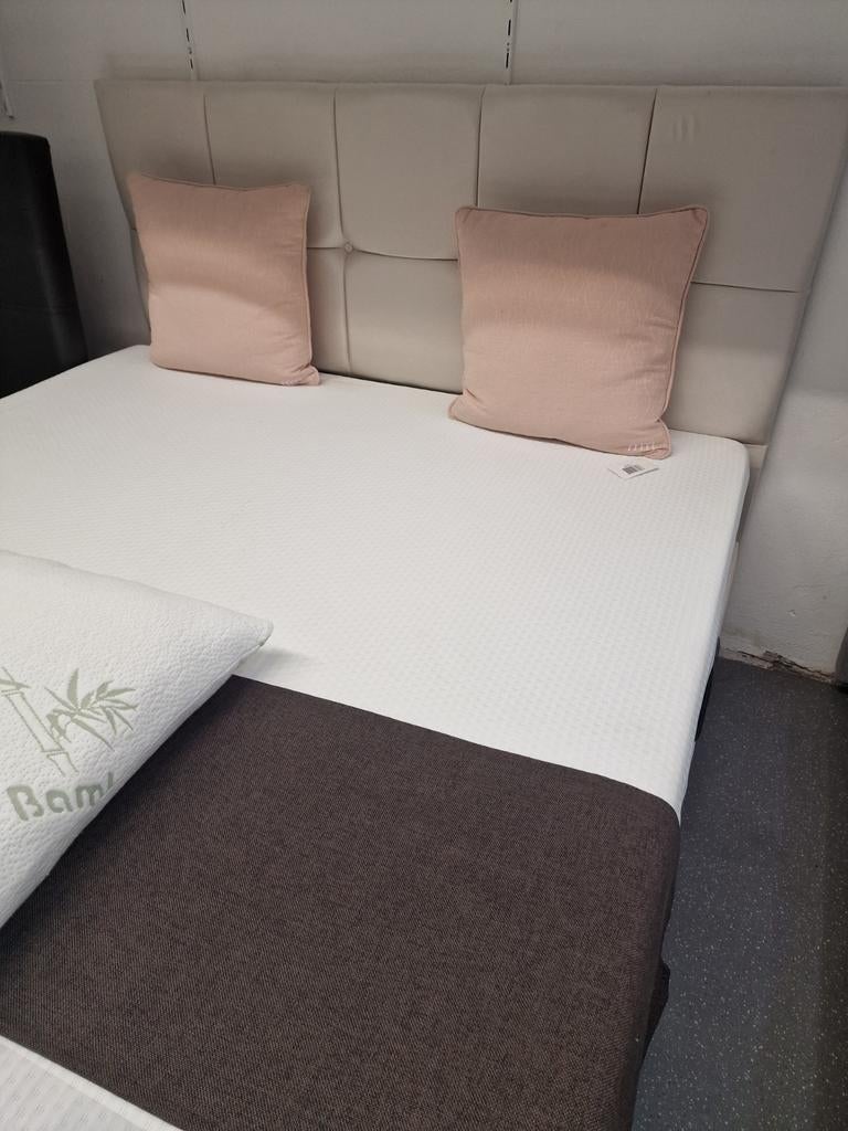 Boxspring met opbergruimte 699 €, Ophalen