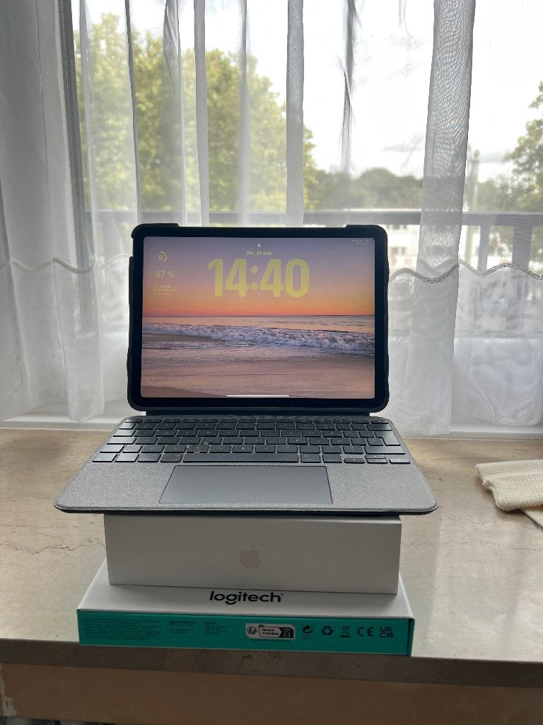 iPad air 5e génération 256gb, M1, 11" + clavier logitech, 11 pouces, Apple iPad Air, Or, Enlèvement