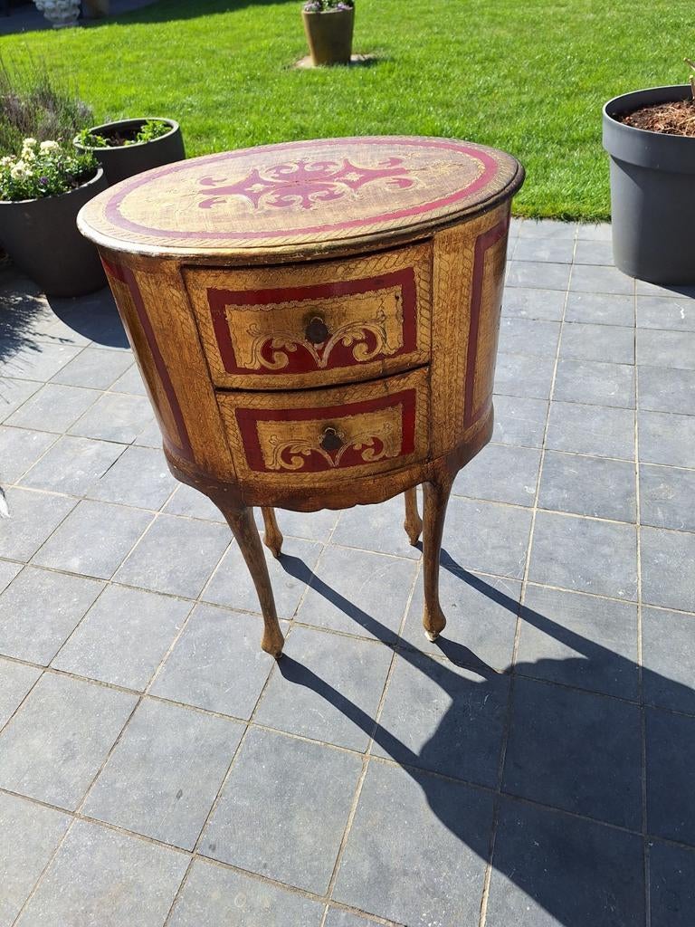 Italiaanse Florentijnse nachttafel, Ophalen