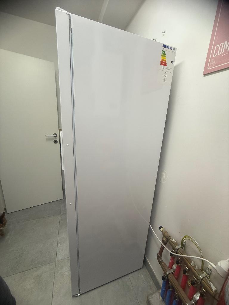 Diepvries bosch tekoop, 160 cm of meer, Zo goed als nieuw, Inbouw, 60 tot 90 cm