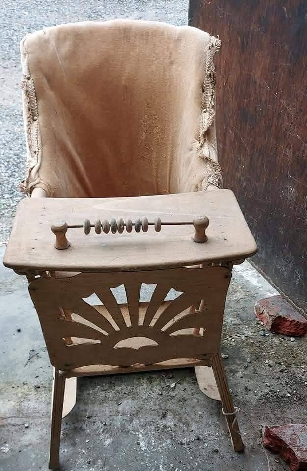 Chaise haute bébé ancienne en bois transformable & percée, Antiquités & Art, Enlèvement