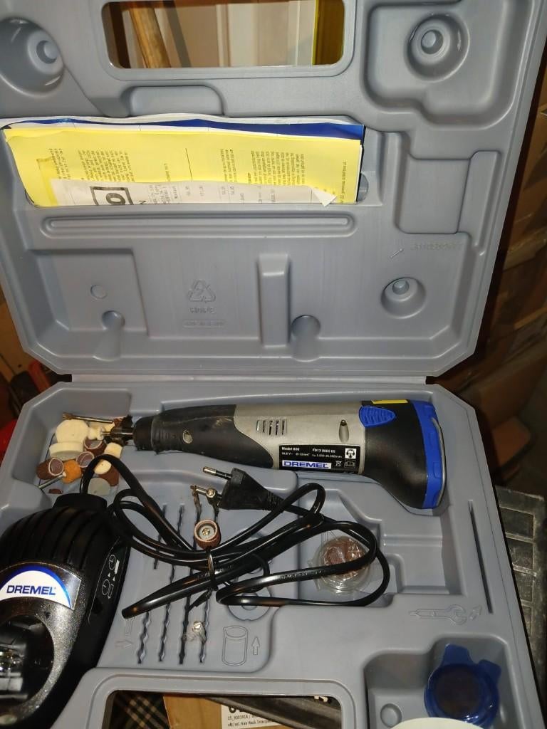 Dremel 800 sans fil – Kit complet  performance 5 000-35 000, Enlèvement ou Envoi, Neuf, Broderies à la machine, Machine à broder
