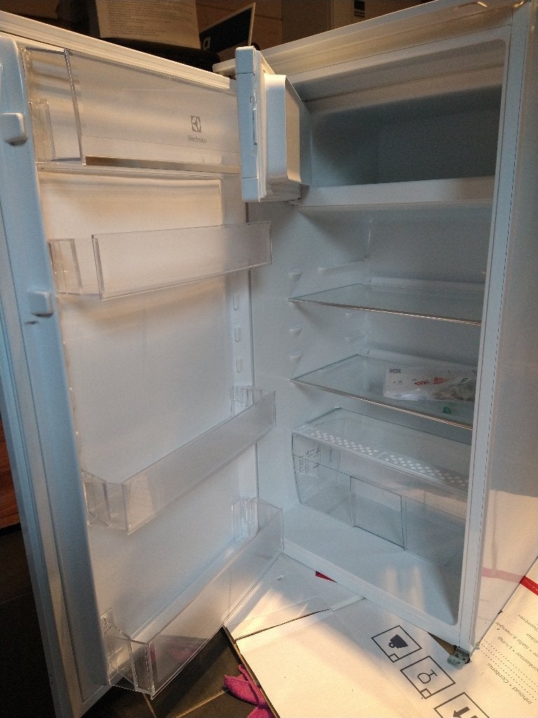 Electrolux Inbouwkoelkast met vriesvak, Elektronische apparatuur, Koelkasten en IJskasten, 100 tot 150 liter, Zo goed als nieuw