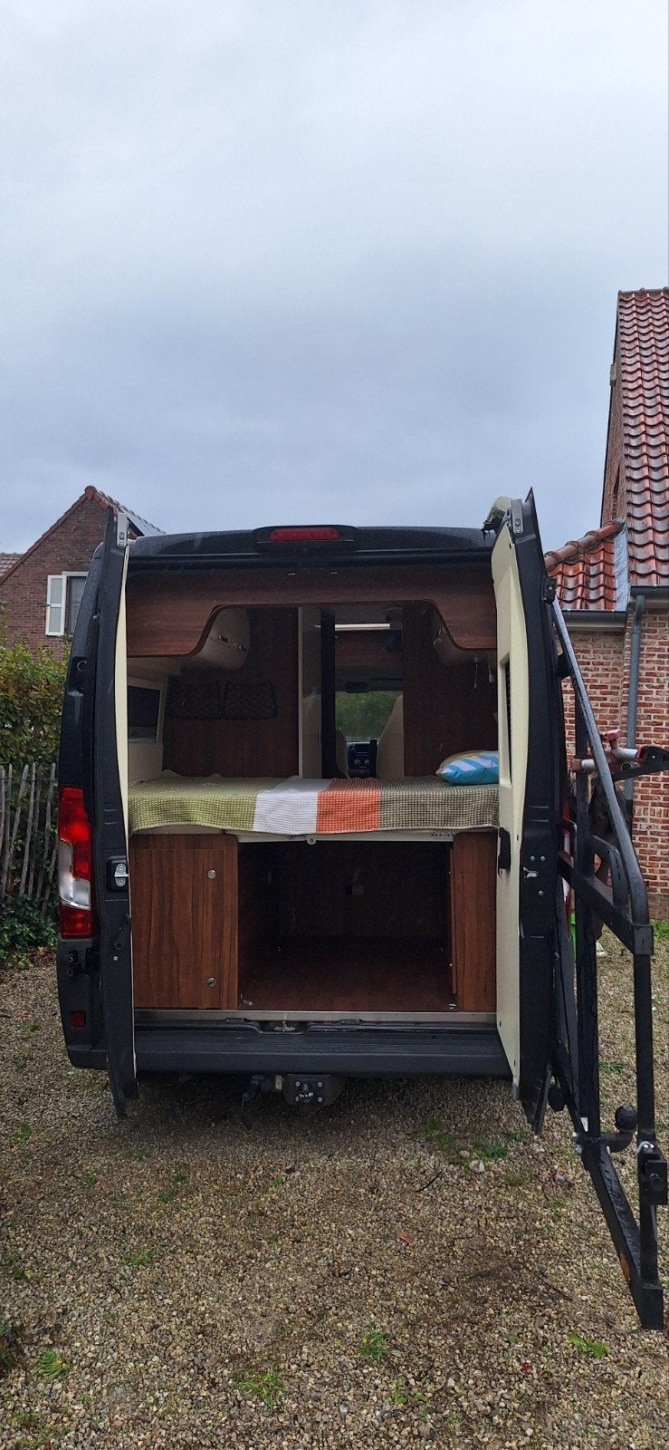 Campervan fiat Benimar zwart met fietsendrager, Caravans en Kamperen, Raamblindering, Chemisch toilet, Buscamper of Camperbus