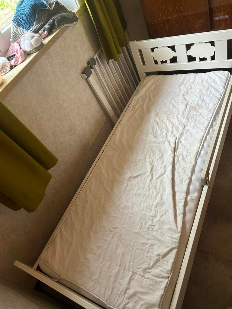 Peuterbed met matras, Ophalen, Zo goed als nieuw, Matras