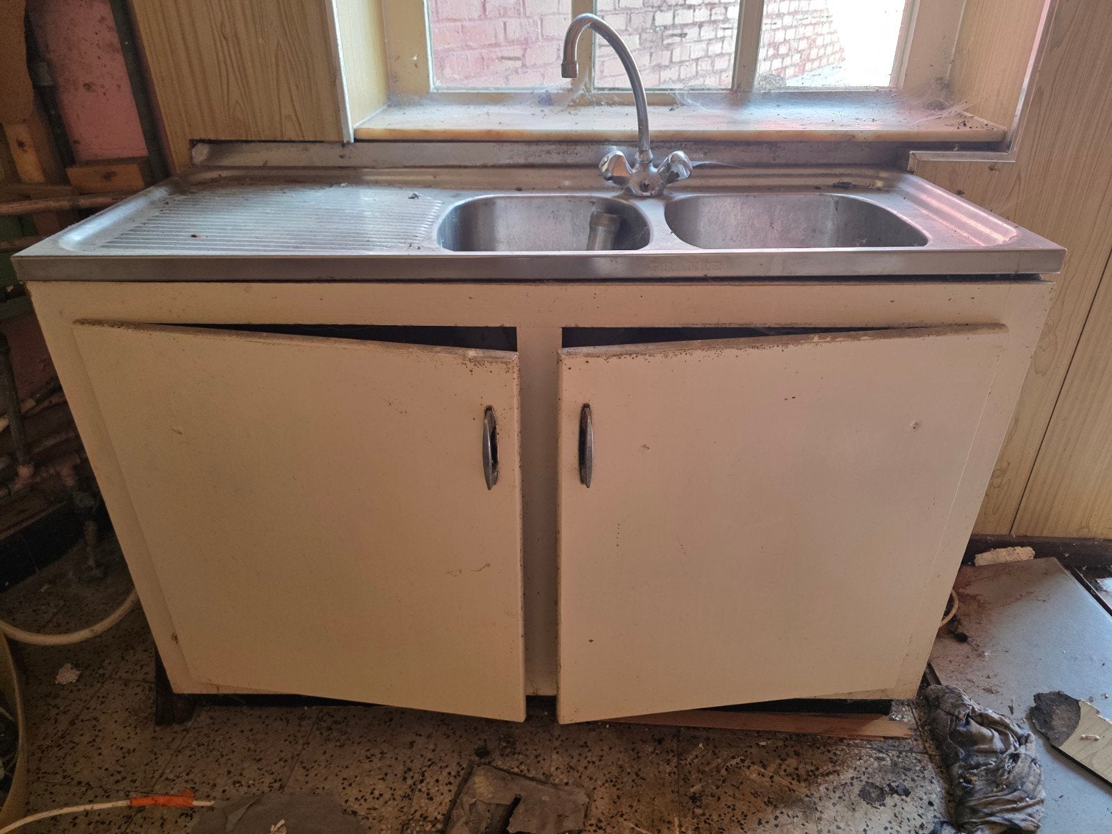 Vintage kastje met inox pompbak (2)en kraan, Maison & Meubles, Enlèvement