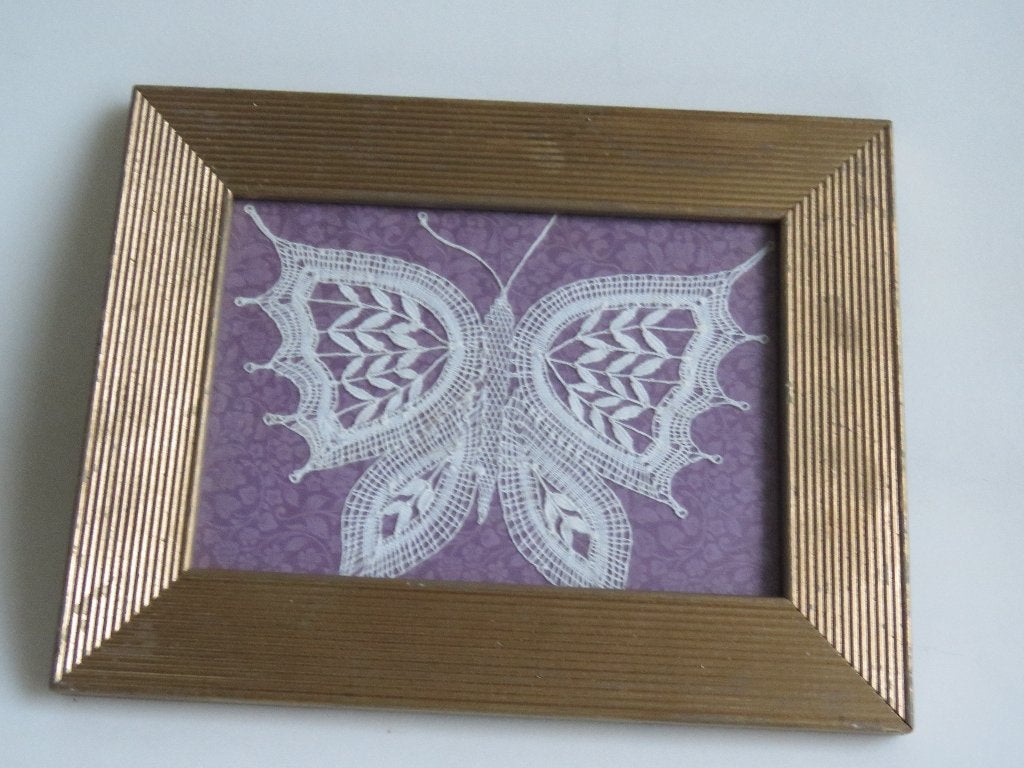Monture avec un papillon en dentelle, Antiquités & Art, Enlèvement ou Envoi