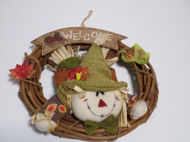 Herfstkrans met schattige vogelverschrikker, Maison & Meubles, Enlèvement ou Envoi, Utilisé, 27 cm, Matériau naturel