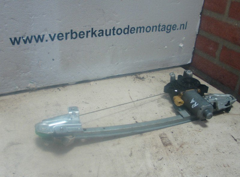 MECANISME DE VITRE ELECTRIQUE ARRIÈRE DROIT 9-5 (YS3E), Saab-de-info@saabgroup.com, Marienbergstraße  96
90411  Nürnberg, DE, Utilisé