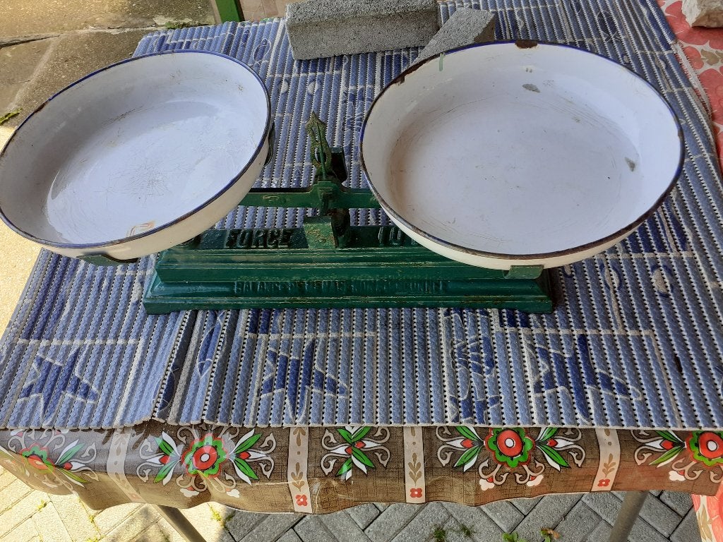 Balance de cuisine vintage - plateau en émail, Antiquités & Art, Enlèvement