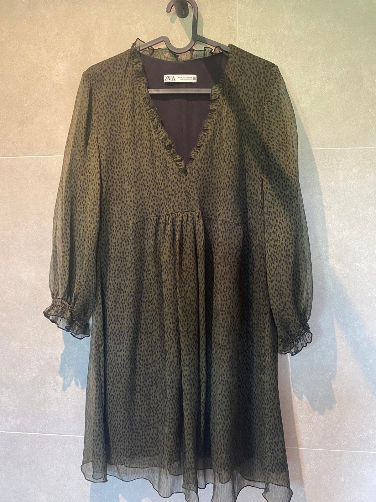 Jolie robe kaki zara, Taille 38/40 (M), Enlèvement ou Envoi, Au-dessus du genou, Comme neuf