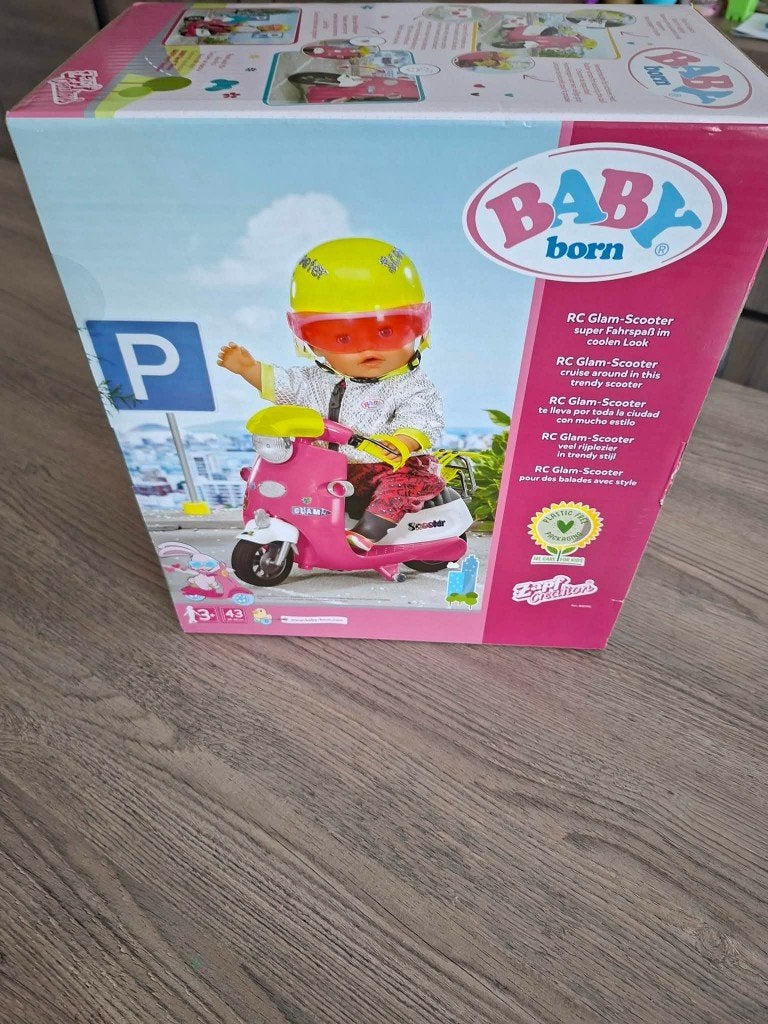 Baby Born - scooter met helm (RC Glam + afstandsbediening), Ophalen of Verzenden, Zo goed als nieuw, Babypop
