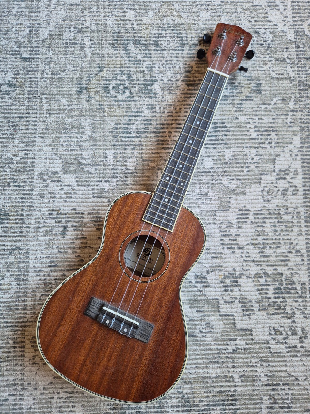 ukulele fazley, Musique & Instruments, Instruments à corde | Guitares | Acoustiques, Enlèvement