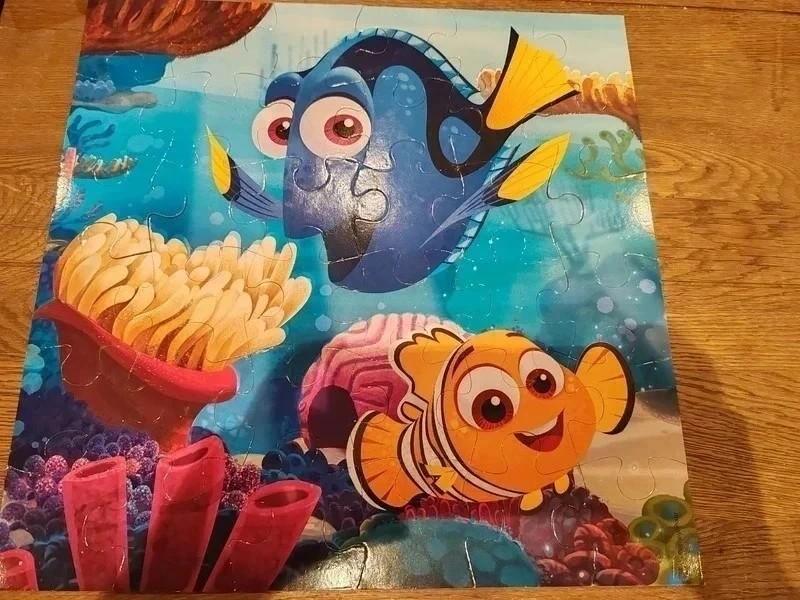 Puzzel Nemo & dory, Kinderen en Baby's, Speelgoed | Kinderpuzzels, Ophalen of Verzenden, 10 tot 50 stukjes, Zo goed als nieuw