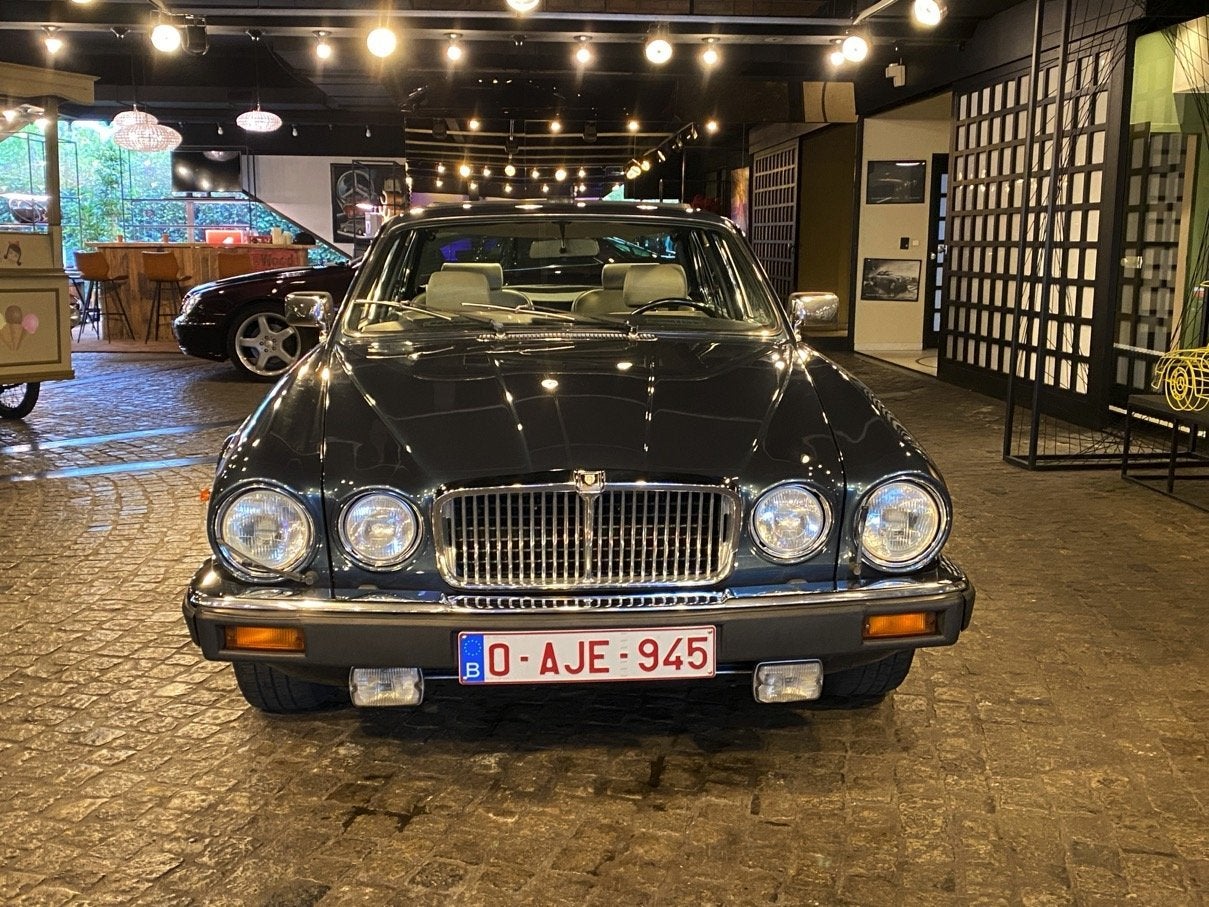 Jaguar XJ-12 Vanden Plas HE (bj 1983, automaat), Automaat, 217 kW, Blauw, Bedrijf