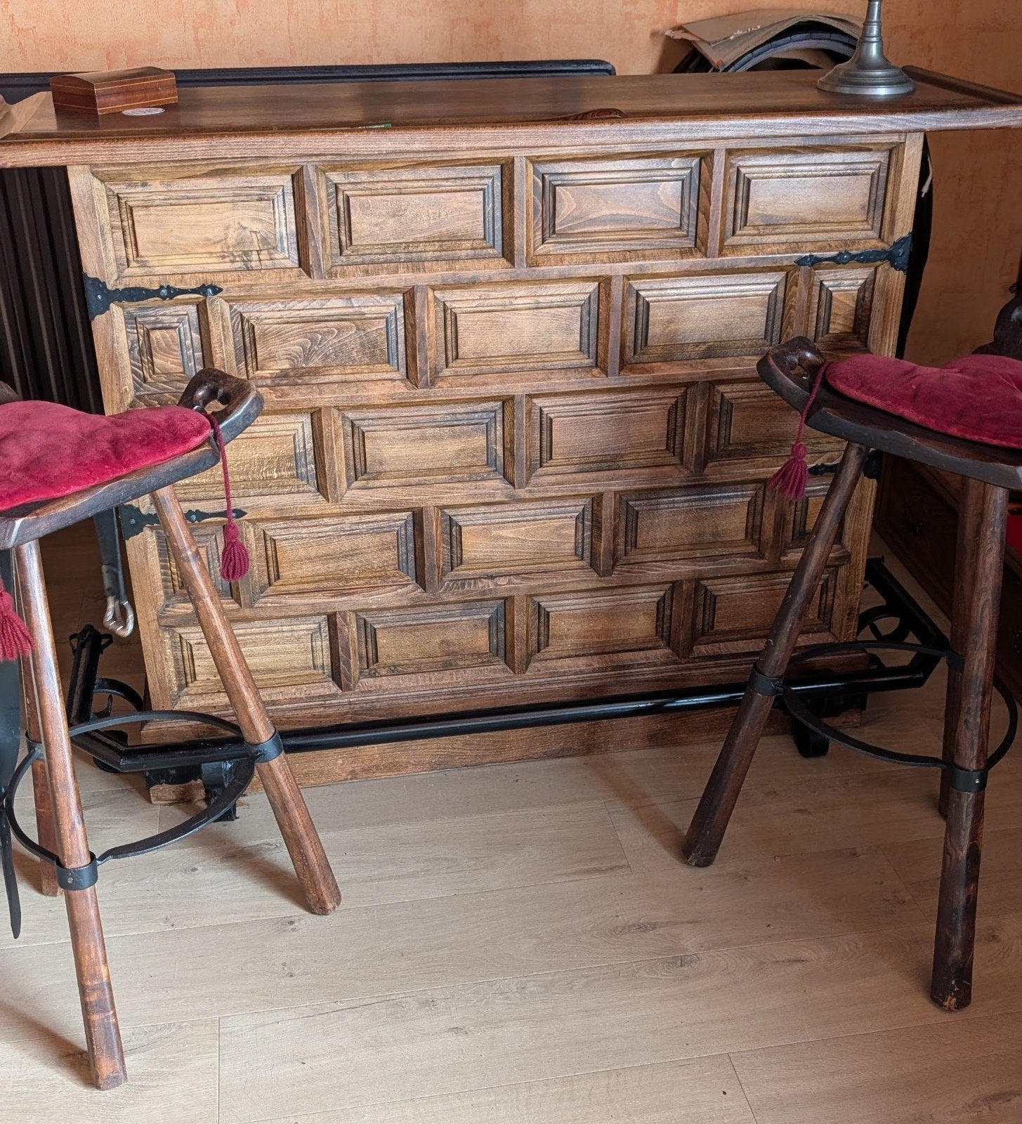 bar en chêne avec 2 chaises, Maison & Meubles, Enlèvement, Comme neuf