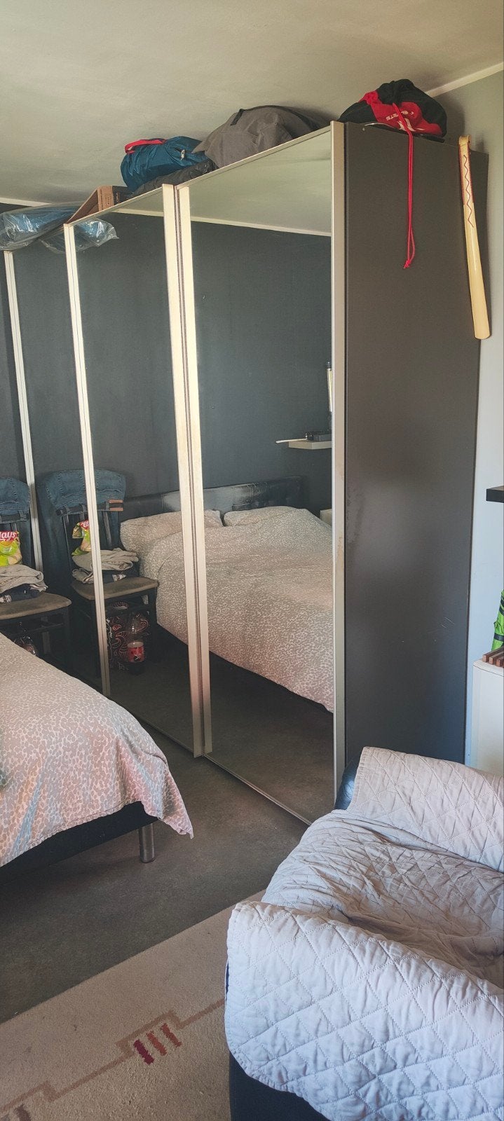 Grote kleerkast met 3 spiegels, Huis en Inrichting, Met deur(en), Gebruikt, 200 cm of meer, Ophalen of Verzenden
