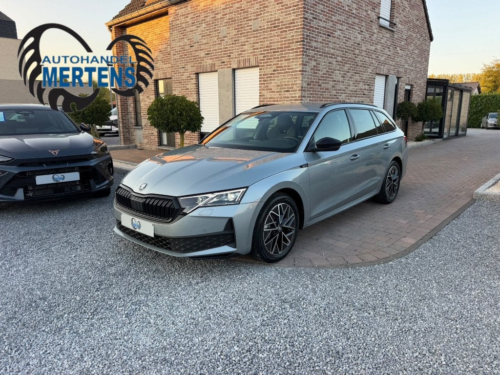 Skoda Octavia Combi 1.5 TSI eTec MHEV Sportline DSG NIEUW, Automaat, 1498 cc, 4 cilinders, Leder en Stof