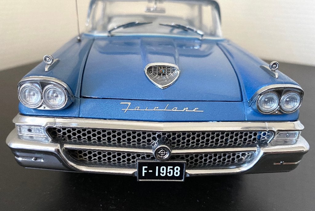 Collection 1:18 Ford Fairlane 1958 Edition Limitée, Enlèvement ou Envoi, Neuf, Voiture, Sun Star