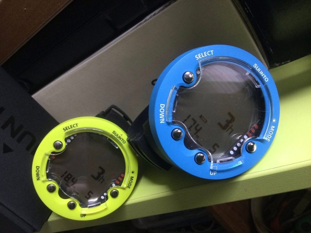 Suunto Zoop Novo 1x Blue & 1x Lime - Ecocheques, Watersport en Boten, Duiken, Ophalen of Verzenden, Zo goed als nieuw, Duikcomputer
