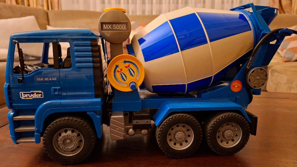 Grand camion bétonnière Bruder MAN, Enlèvement, Utilisé
