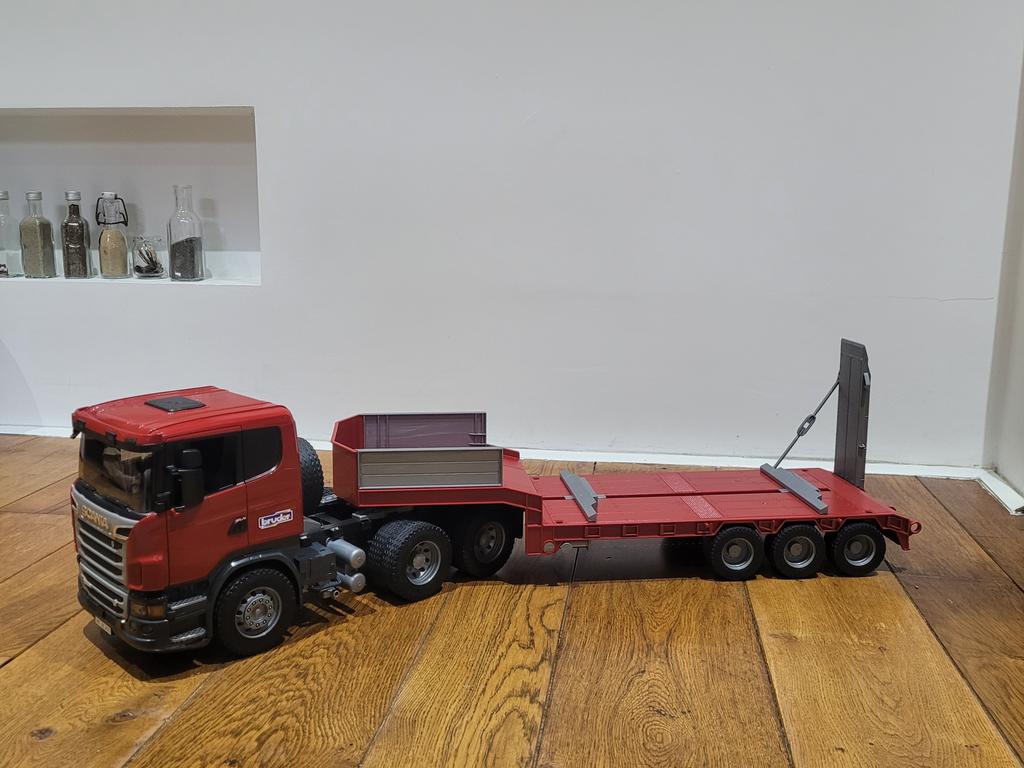 Grote vrachtwagen Bruder, Ophalen, Zo goed als nieuw