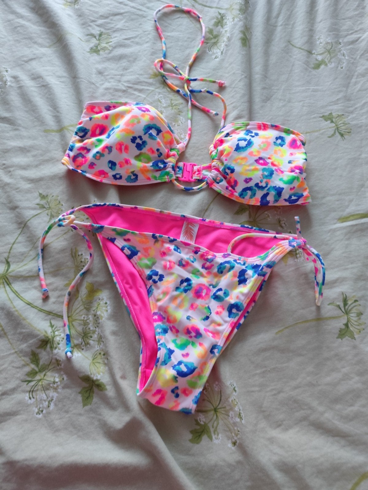 Bikini 38, Enlèvement ou Envoi, Bikini