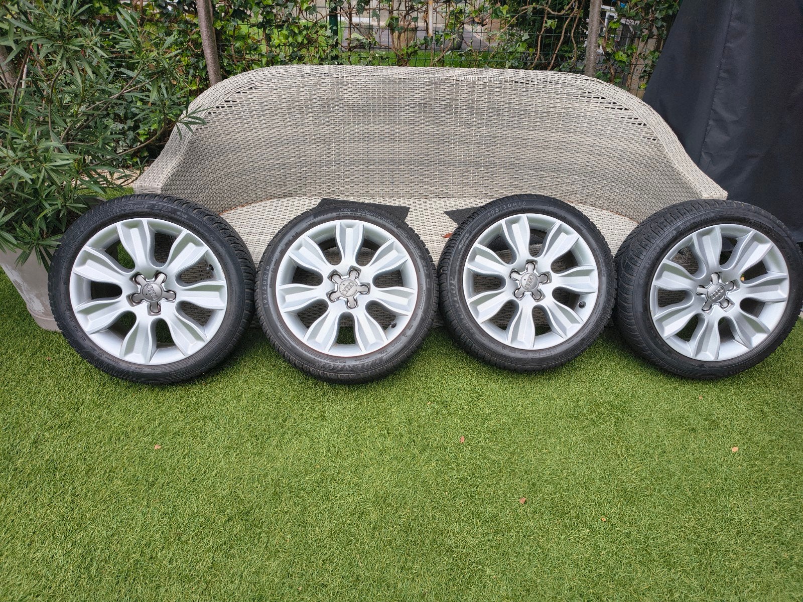 Audi A1  16 inch originele velgen met winterbanden, Pneus hiver, 16 pouces, Véhicule de tourisme, Enlèvement