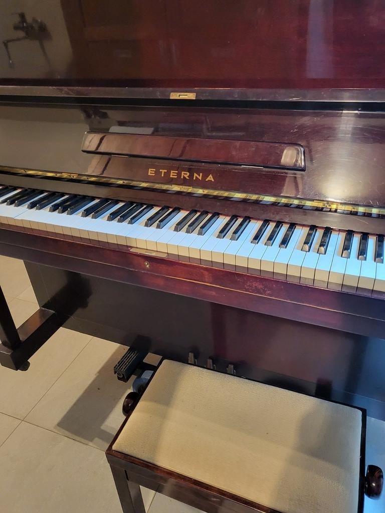 Eterna (Yamaha) Piano, Enlèvement, Piano
