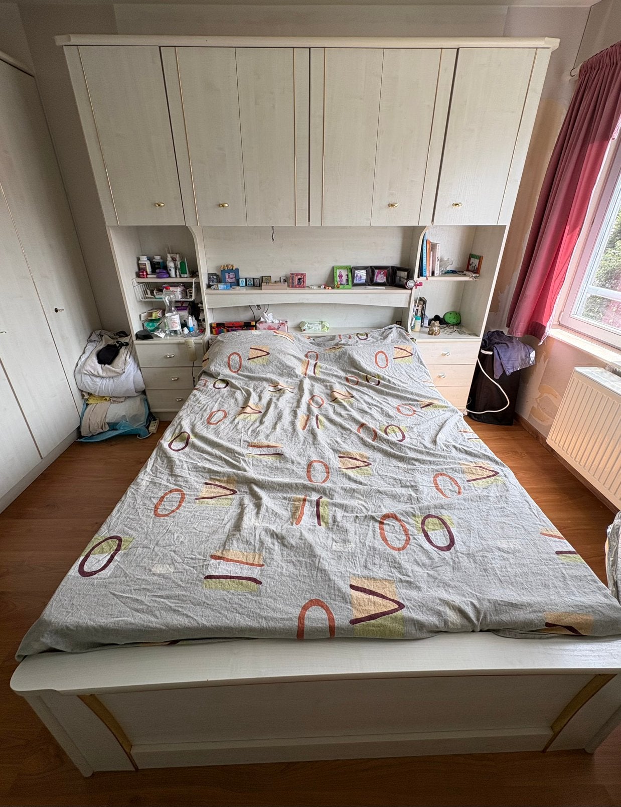 Gratis. Bed 140cm breed met kast., Huis en Inrichting, Slaapkamer | Bedden, Ophalen, Gebruikt