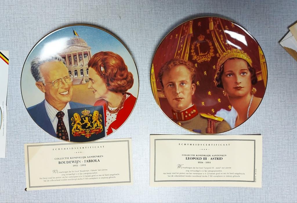 2 borden Koningskoppels Limoges France, Ophalen of Verzenden, Zo goed als nieuw, Overige typen