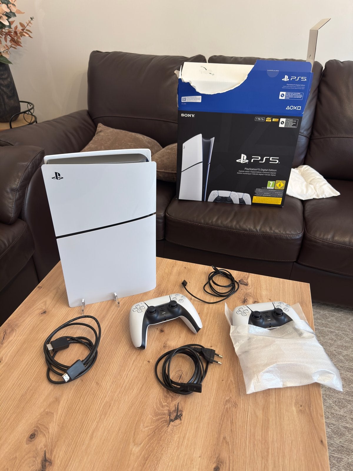 Playstation 5 slim digital 1TB met 2 controllers, Ophalen, Zo goed als nieuw, Playstation 5