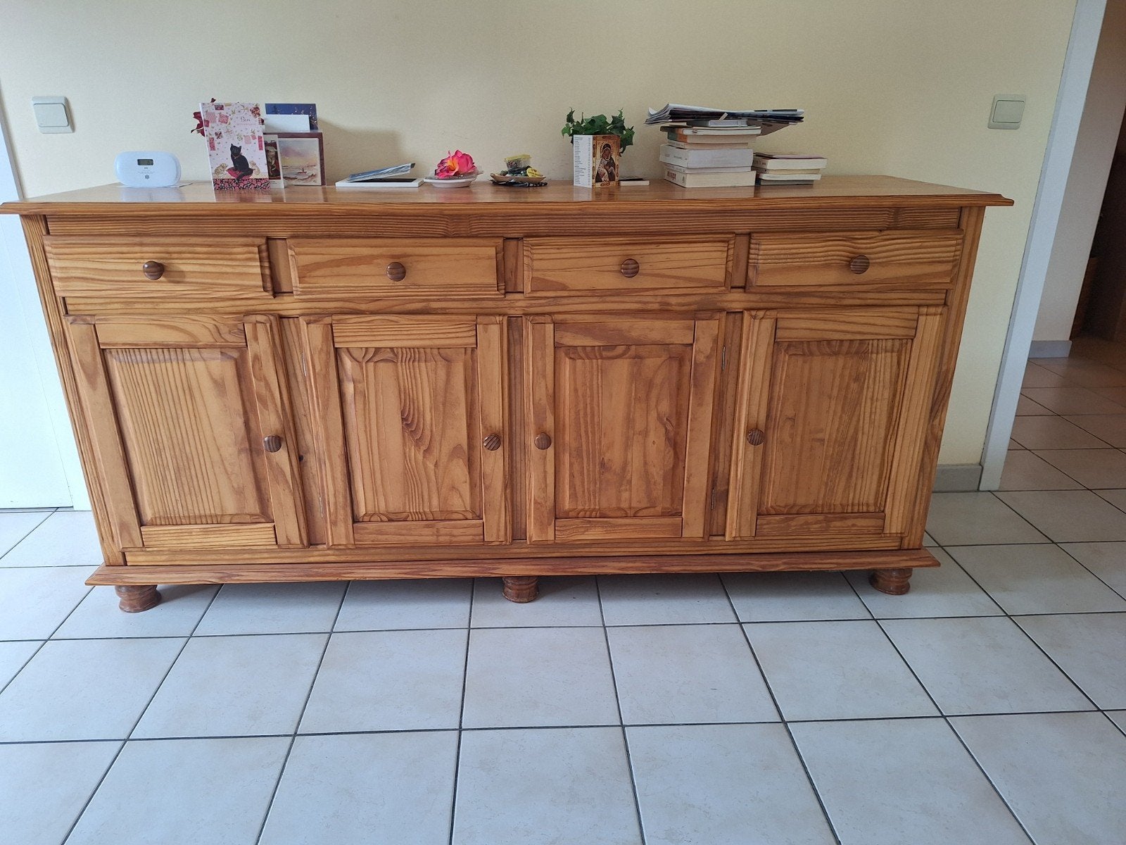 A VENDRE joli buffet en pin massif, Pin