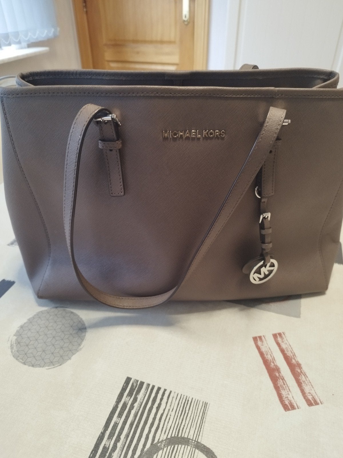 taupe shopper van Michael Kors, Bijoux, Sacs & Beauté, Enlèvement ou Envoi, Comme neuf, Shopper