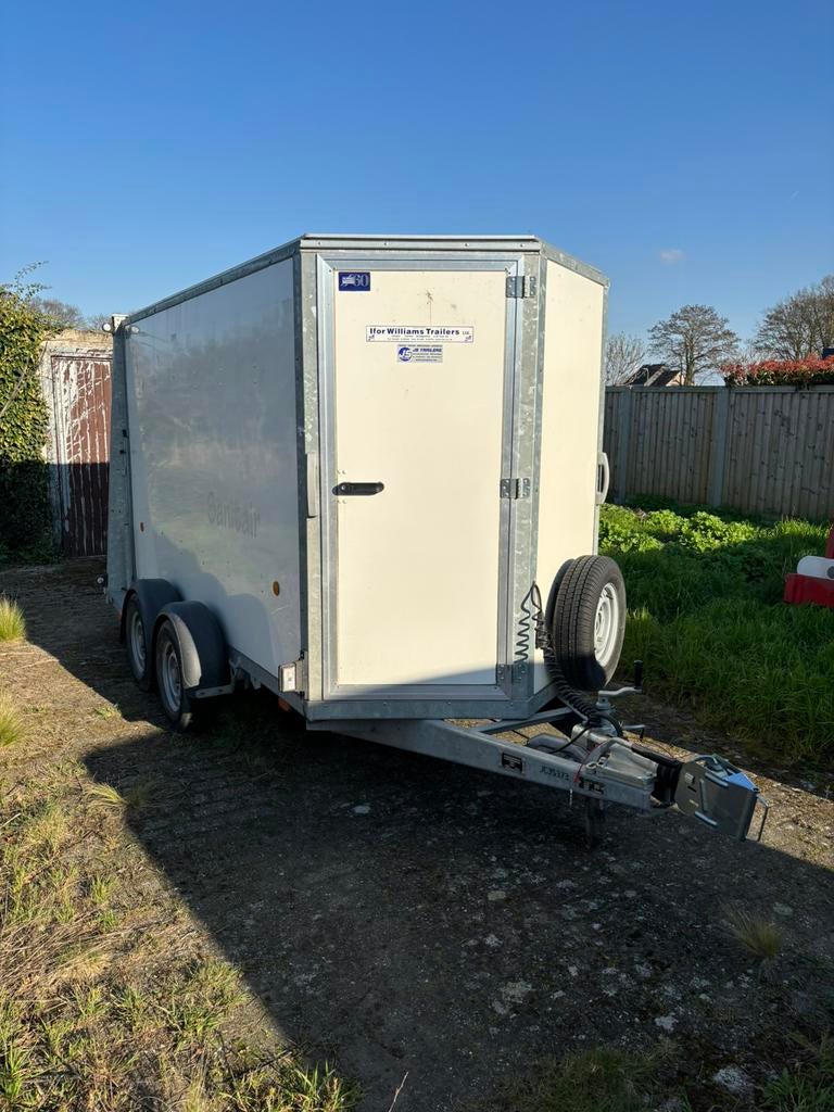 Ifor williams gesloten aanhangwagen, Ophalen, Zo goed als nieuw