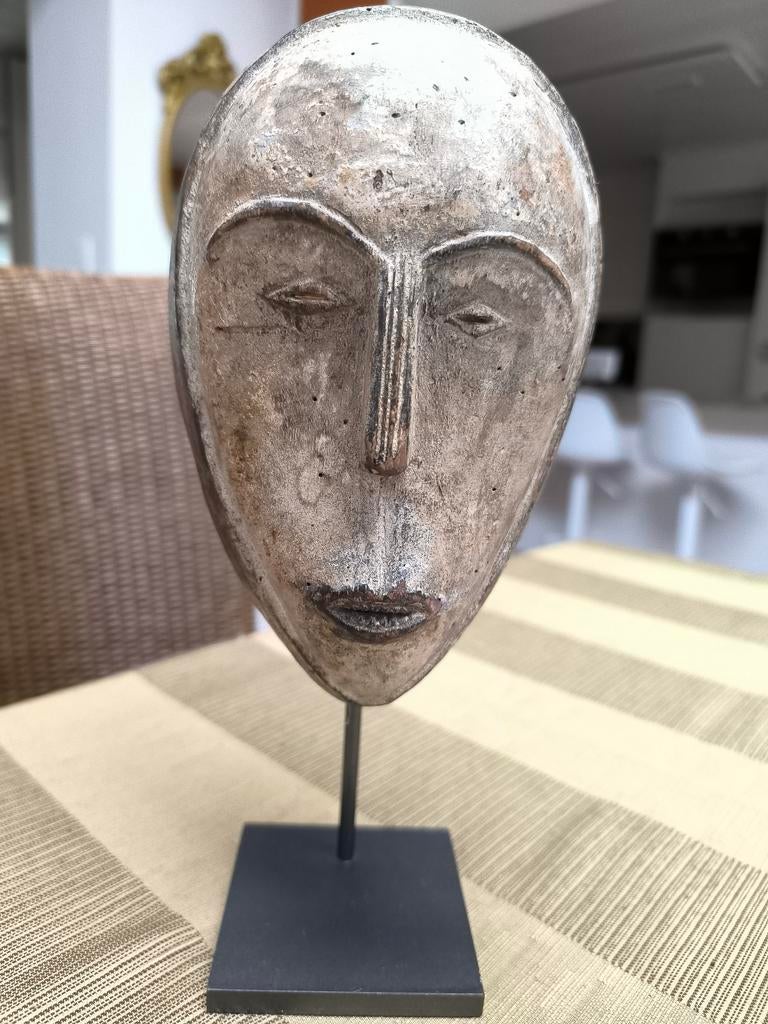 Afrikaans Hemda masker, Ophalen