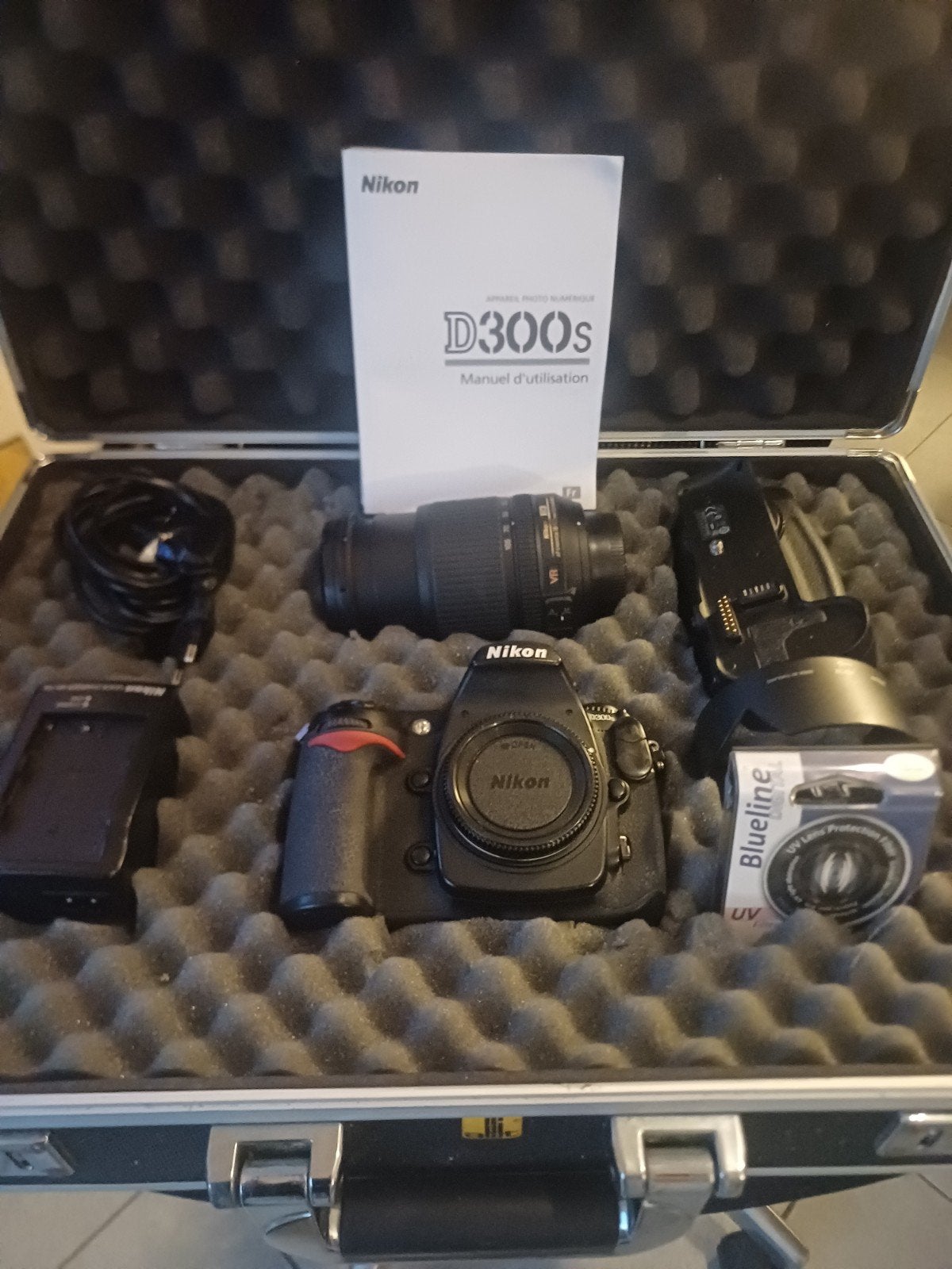 Nikon D300S, TV, Hi-fi & Vidéo, Enlèvement ou Envoi, Comme neuf, Poignée, Nikon