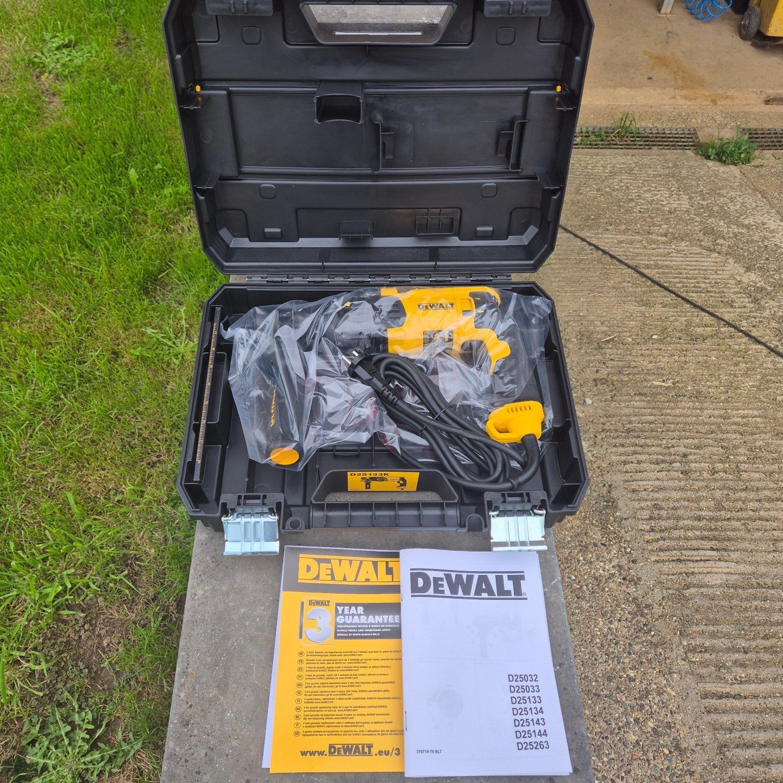 DEWALT D25133 SDS klopboormachine TE KOOP, Ophalen, 600 watt of meer, Boor- en/of Breekhamer, Nieuw