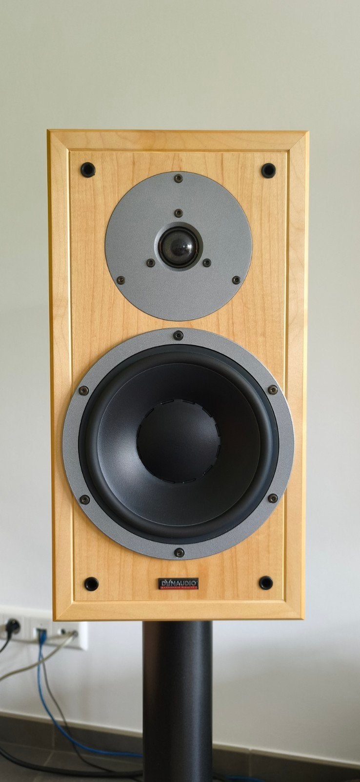 Dynaudio spécial 25th avec stands, Ophalen