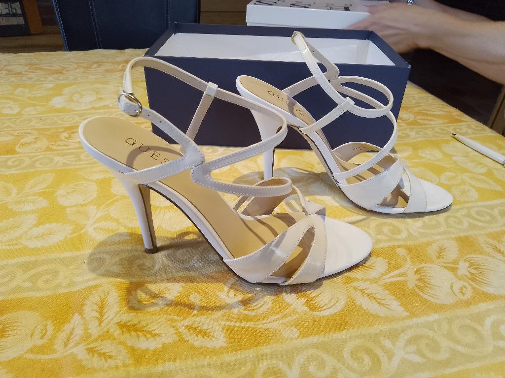 Pompen van Guess, Kleding | Dames, Schoenen, Ophalen, Pumps, Guess, Wit