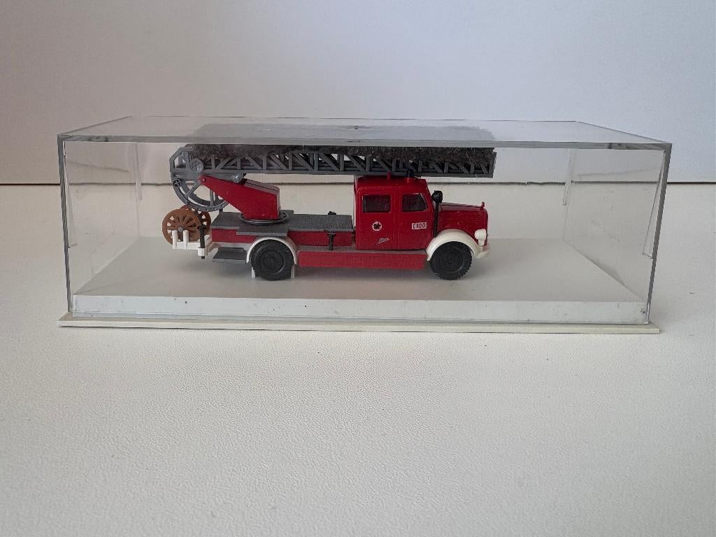 CAMION POMPIERS AVEC ÉCHELLE MERCEDES-BENZ - BREKINA - 1:87, Envoi, Neuf, Bus ou Camion, Brekina