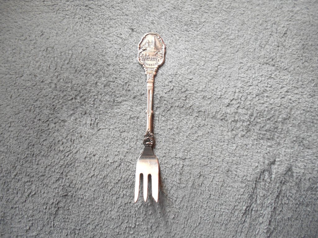 petite fourchette argentée  Notre Dame de la garde Marseille, Ophalen of Verzenden
