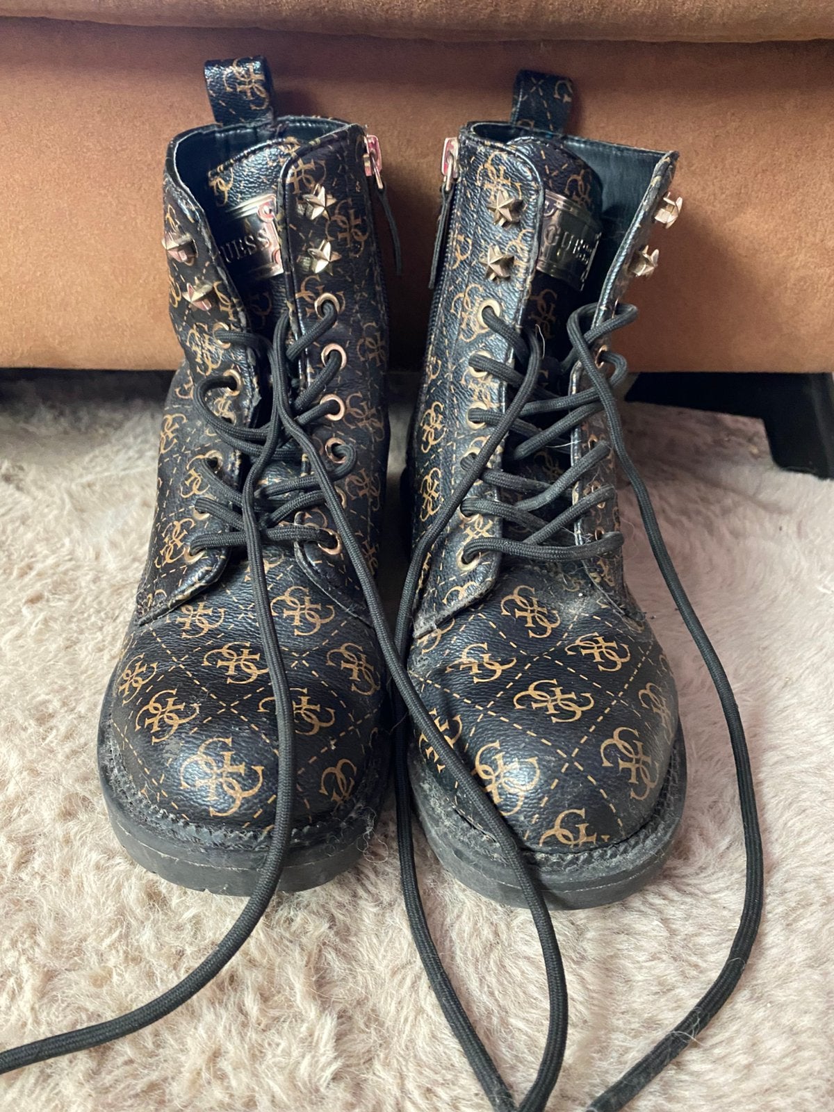 Guess boots, Enfants & Bébés, Vêtements enfant | Chaussures & Chaussettes, Enlèvement, Comme neuf