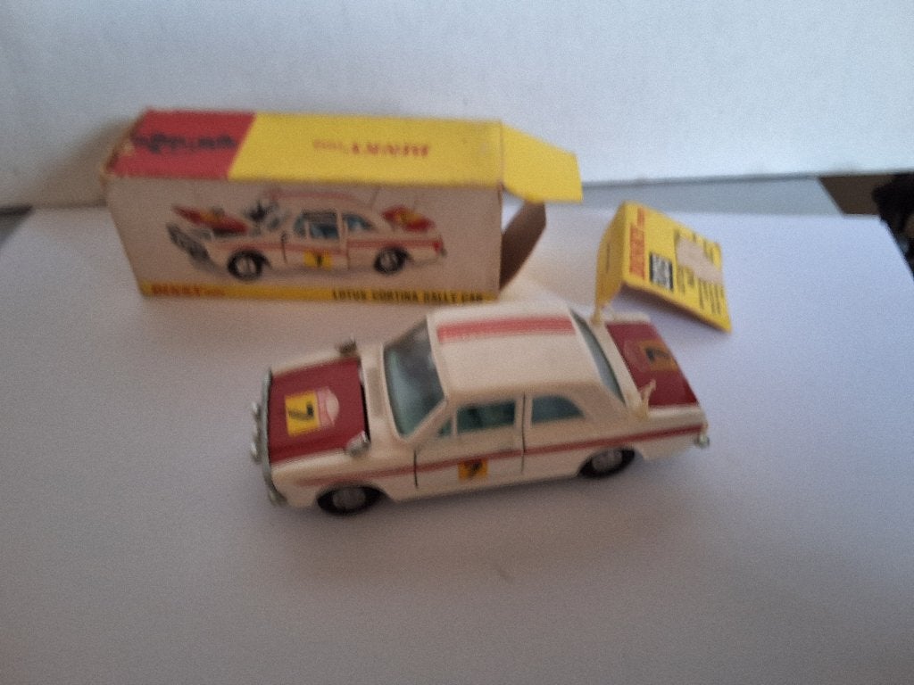 dinky-toys 205  lotus cortina, Ophalen of Verzenden, Zo goed als nieuw, Auto, Dinky Toys