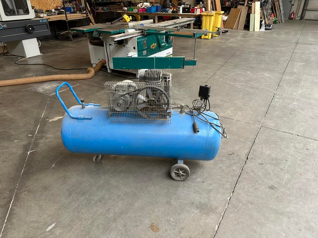 Compressor 200 l, Doe-het-zelf en Bouw, Compressors, Ophalen, Zo goed als nieuw