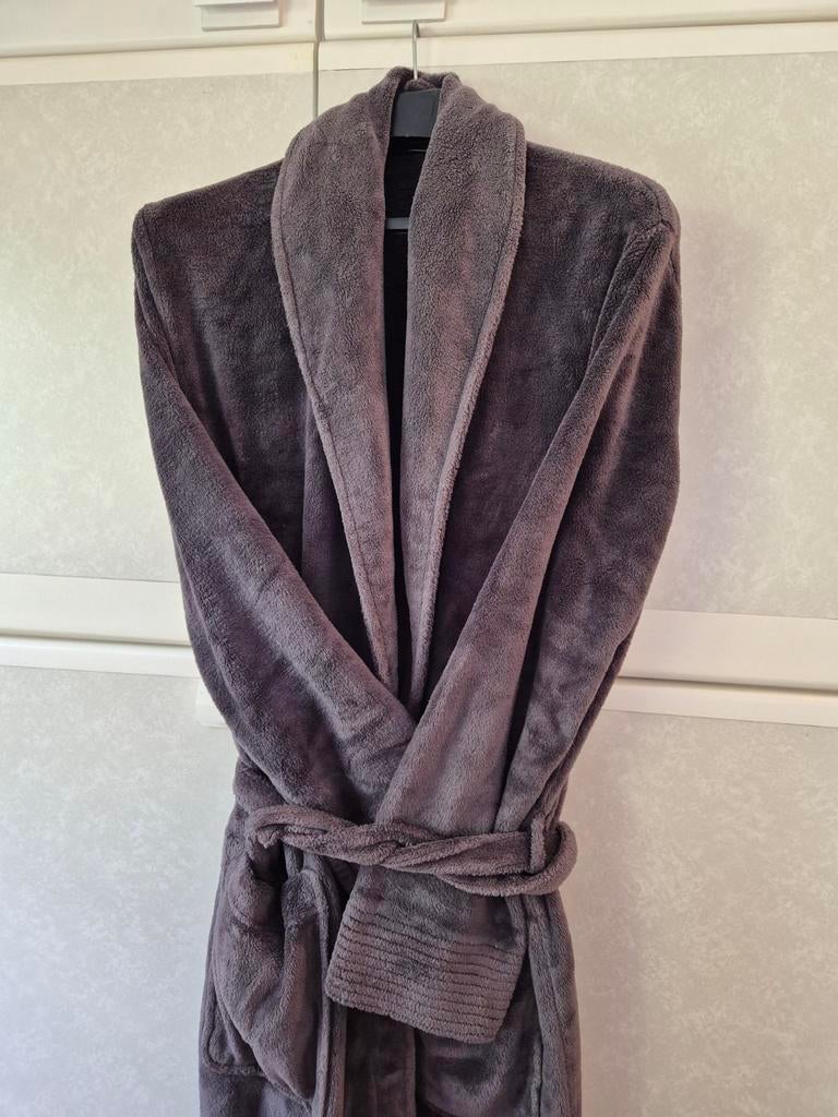 Badjas fleece voor heren kleur bruin. Maat large. Prijs:15€., Ophalen