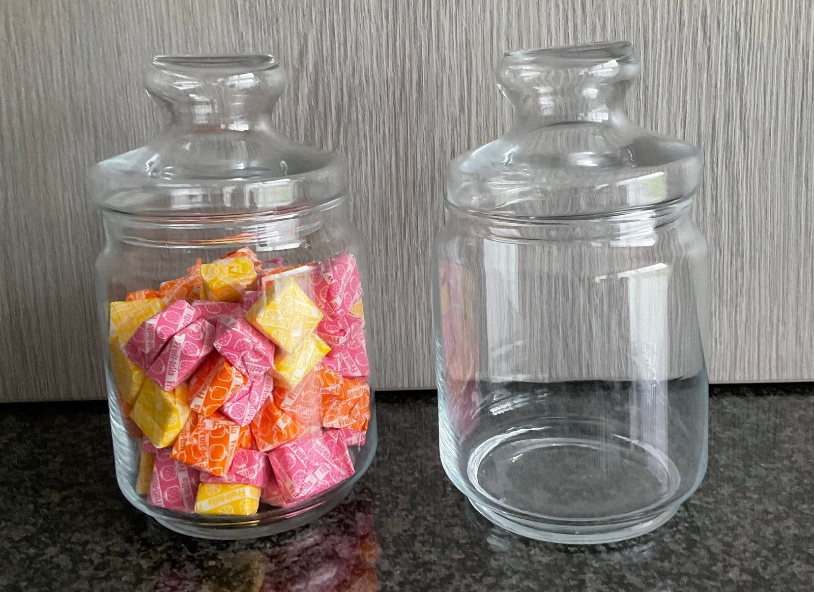 Bocaux en verre 2 pièces avec couvercle, intacts comme neufs, Enlèvement ou Envoi, Avec couvercle, Comme neuf, 9 cm