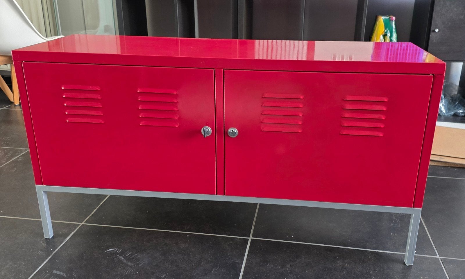 Meuble TV ikea PS en métal rouge, Maison & Meubles, Armoires | Mobilier de télévision, Enlèvement, Métal