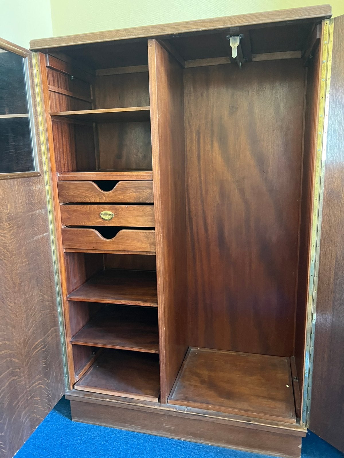 Armoire penderie, Ophalen